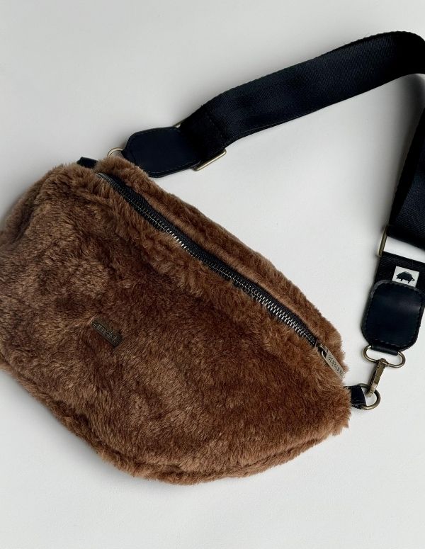 FANNY PACK PELUDO CAFÉ