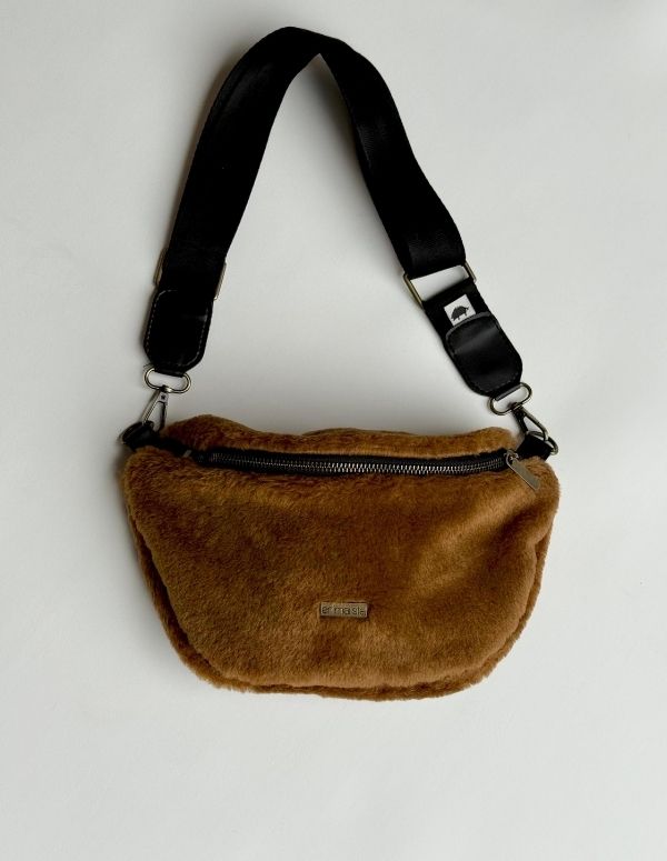 FANNY PACK PELUDO CAFÉ