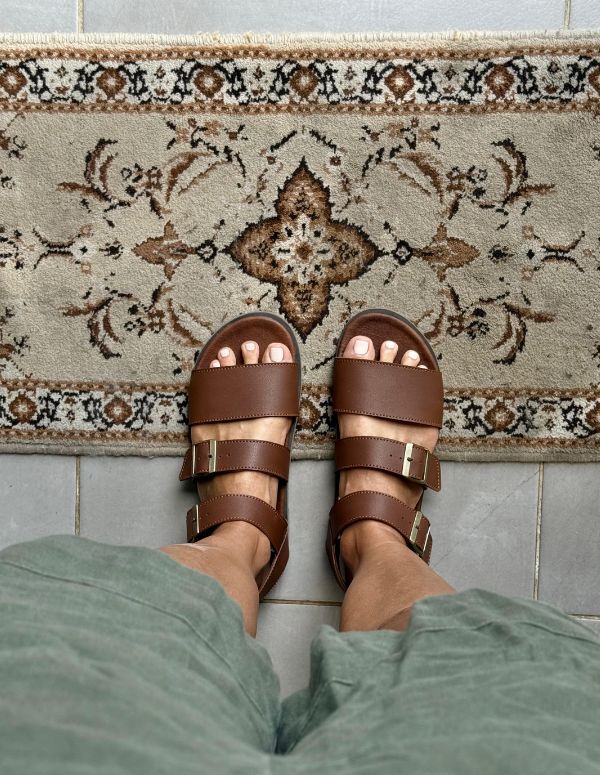 SANDALIAS FLAT CARAMELO