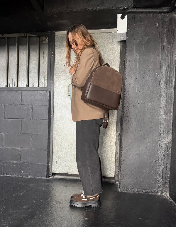 MORRAL OVAL CAFÉ