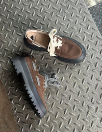 zapatos vegana con suela alta slow fashion elaborados con materiales sintéticos premium