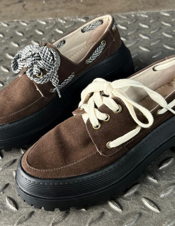 ZAPATOS VEGANOS EN SUELA ALTA COLOR CAFÉ PARA MUJER ELABORADOS EN MEDELLÍN