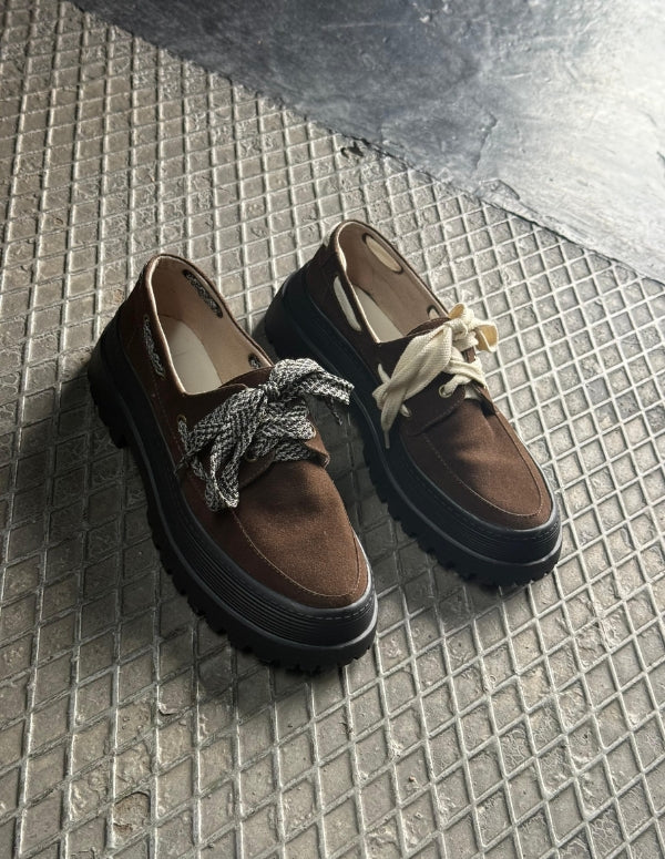 ZAPATOS PARA MUJER VEGANOS CON CORDONES INTERCAMBIABLES ELABORADOS EN MEDELLIN