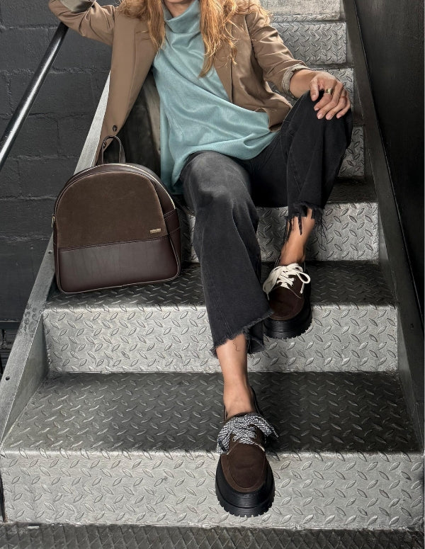 BOLSO Y ZAPATOS CAFÉ ELABORADOS CON MATERIALES ALTERNATIVOS PREMIUM SLOW FASHION EN MEDELLÍN