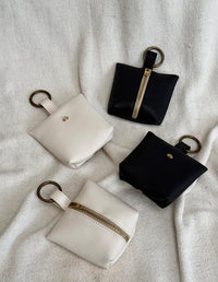CHARM MONEDERO NEGRO