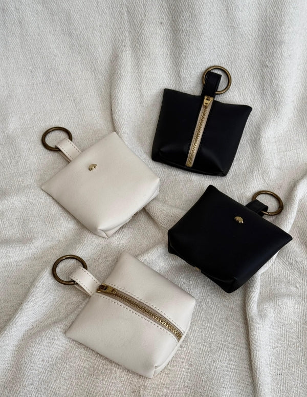 CHARM MONEDERO NEGRO