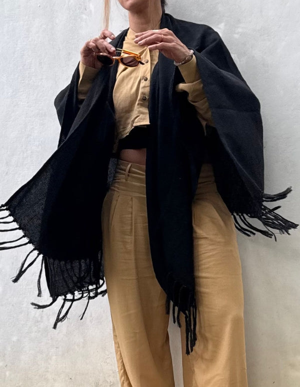 ponho de mujer elaborado en medellín colombia, moda sostenible slow fashion