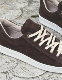 TENIS SWEET CAFÉ OSCURO