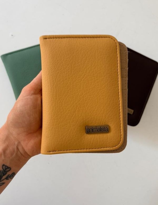 PORTAPASAPORTE AMARILLO