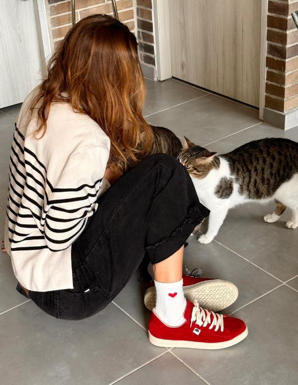 SIMPLE BASIC ROJO VELVET