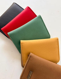 PORTAPASAPORTE AMARILLO