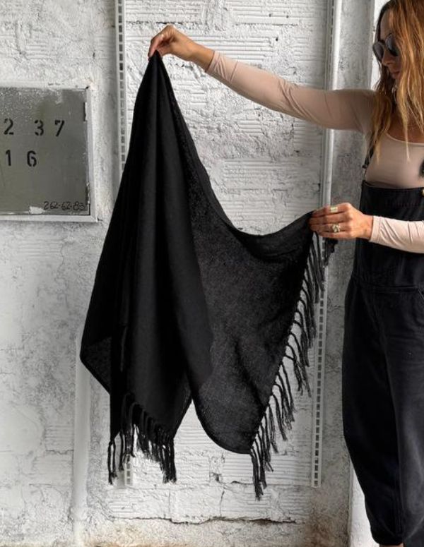 PONCHO NEGRO