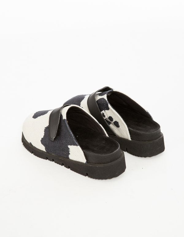 Zuecos Vaca Negro